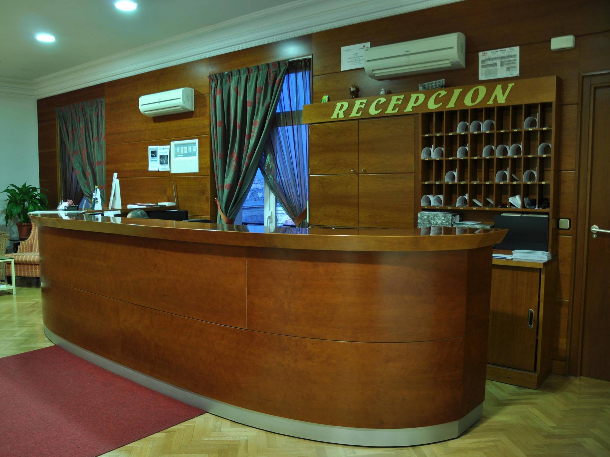 Hostal Luis XV Мадрид Экстерьер фото