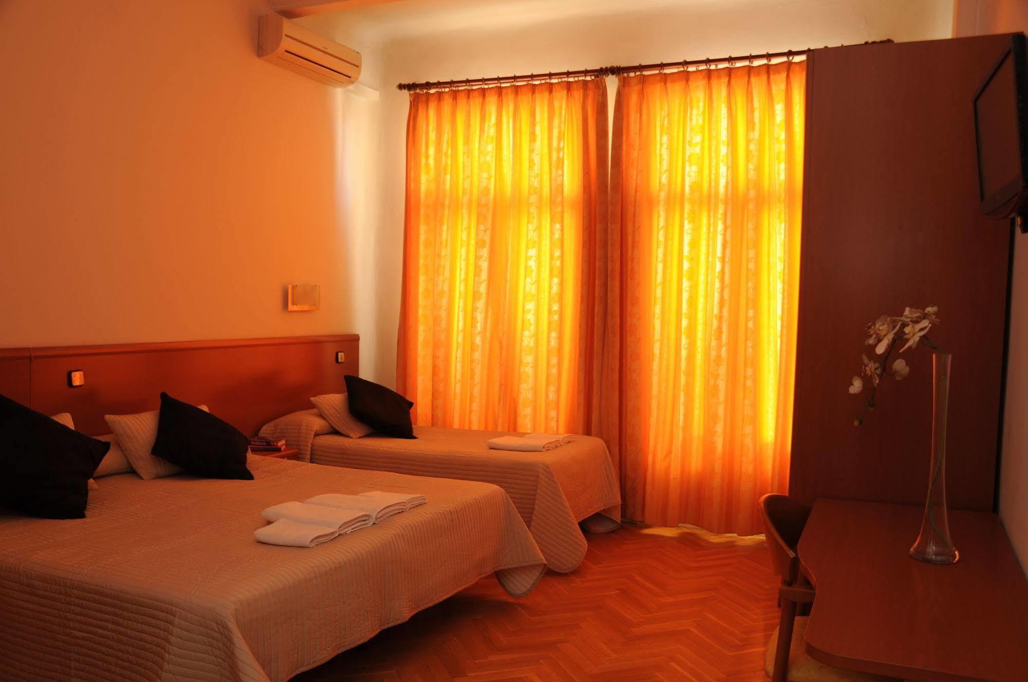 Hostal Luis XV Мадрид Экстерьер фото