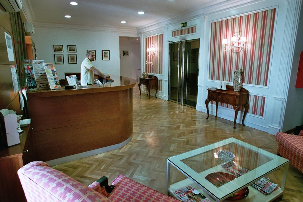 Hostal Luis XV Мадрид Экстерьер фото