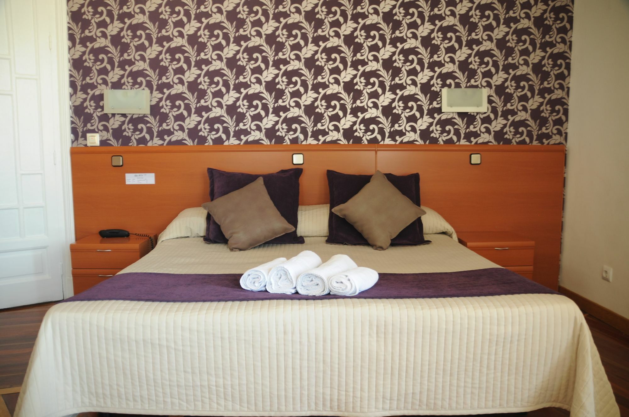 Hostal Luis XV Мадрид Экстерьер фото