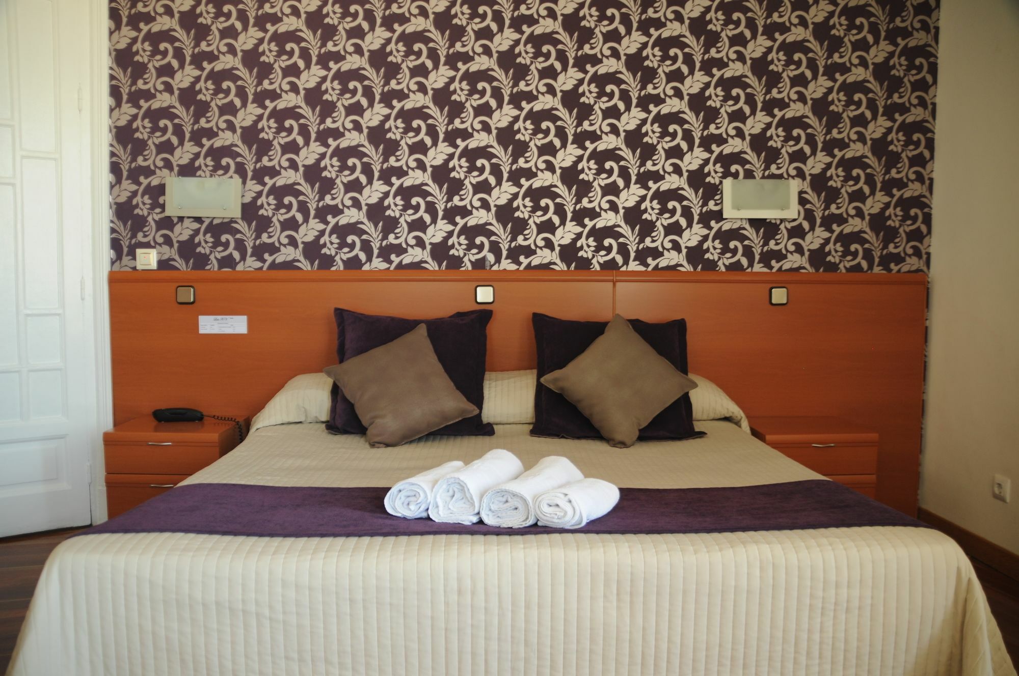Hostal Luis XV Мадрид Экстерьер фото