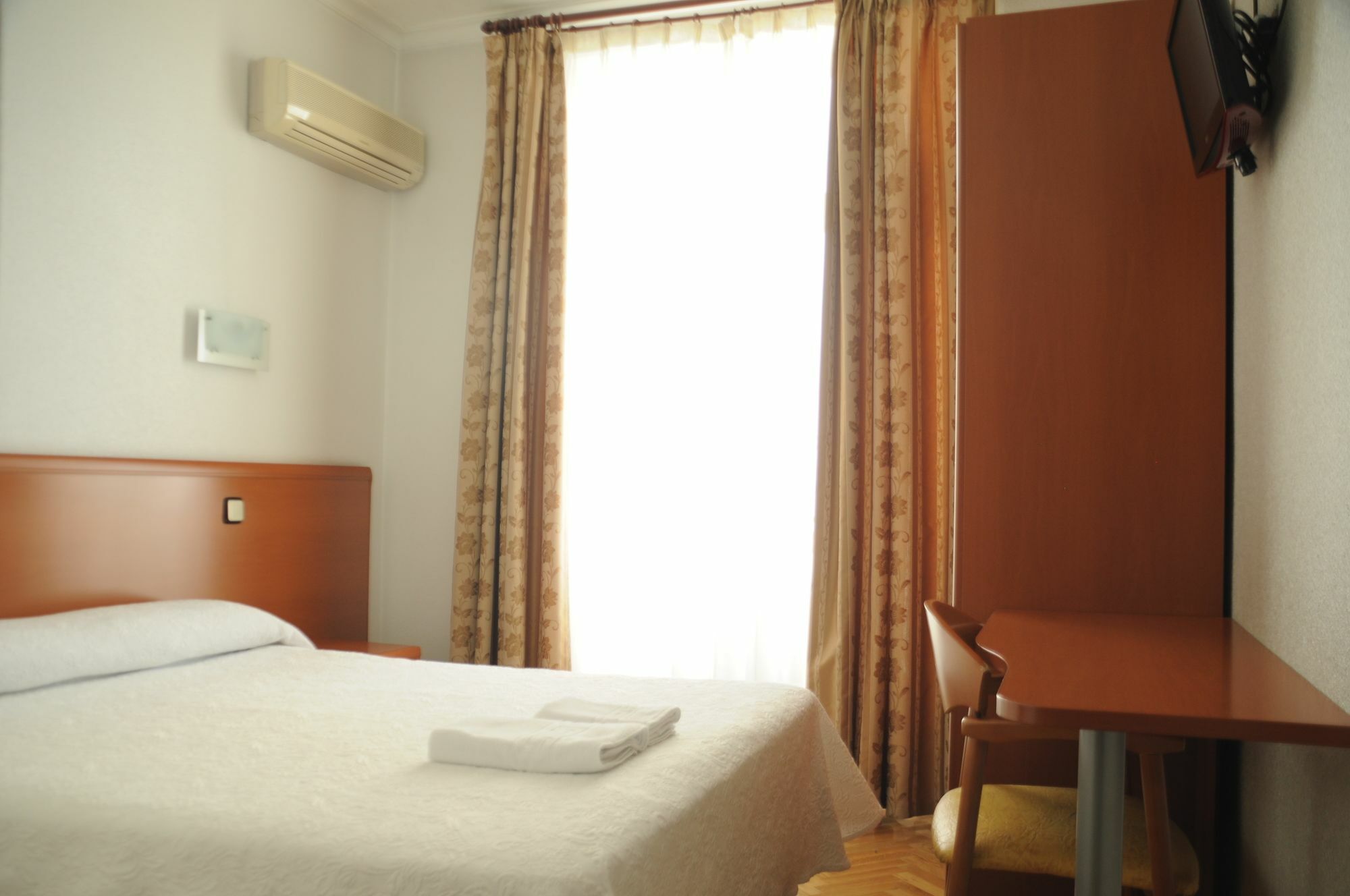 Hostal Luis XV Мадрид Экстерьер фото