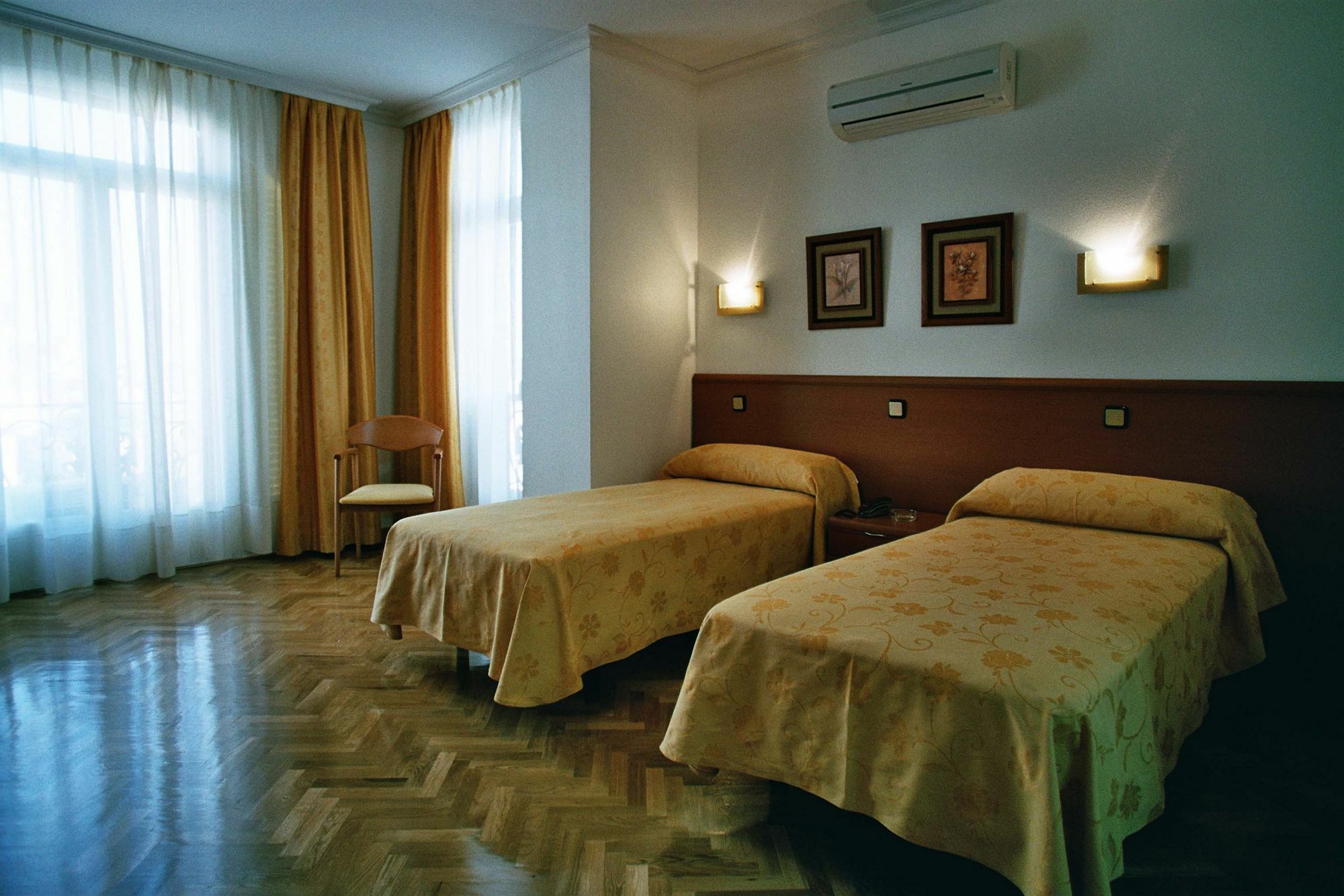 Hostal Luis XV Мадрид Экстерьер фото