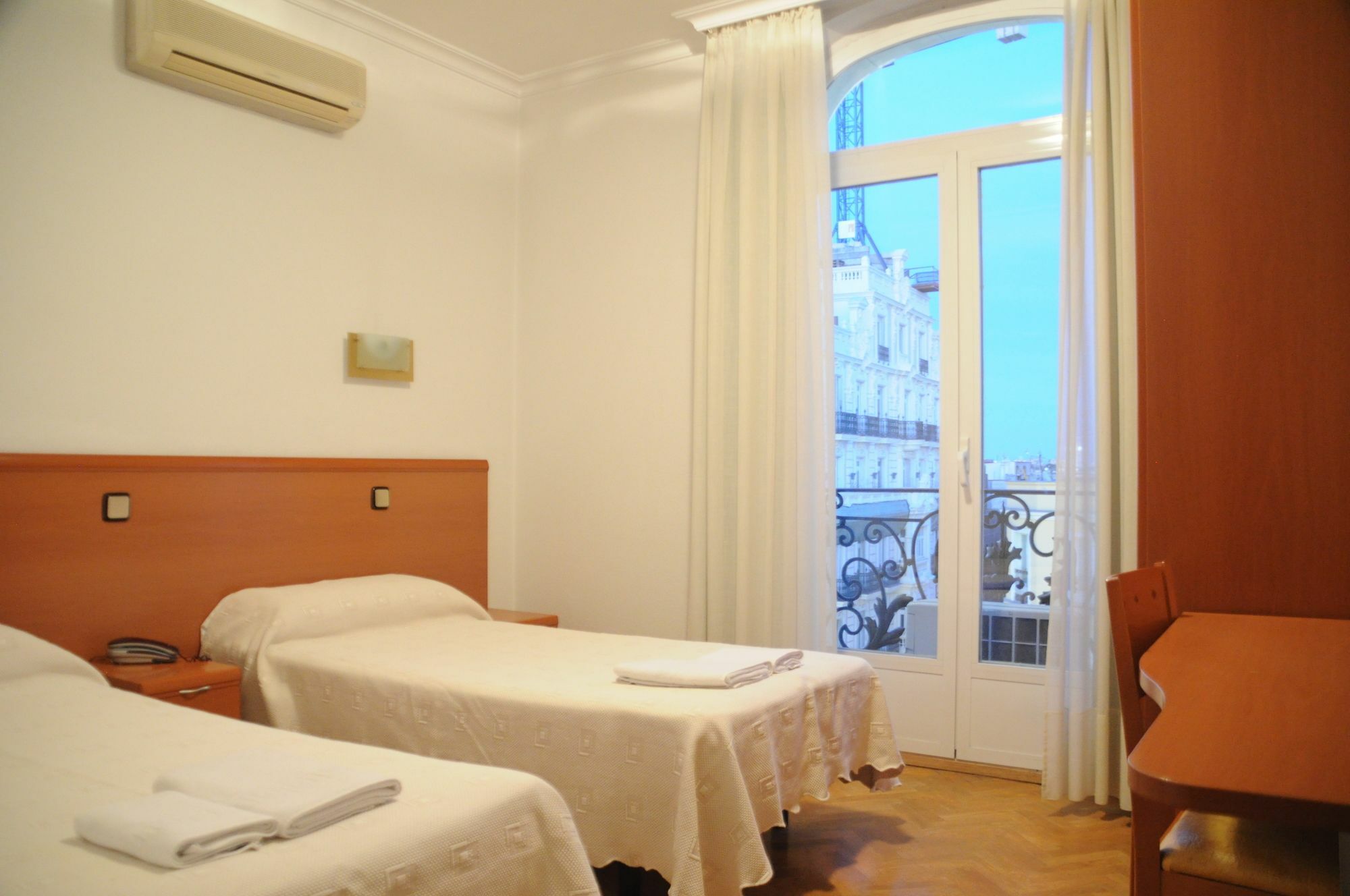 Hostal Luis XV Мадрид Экстерьер фото