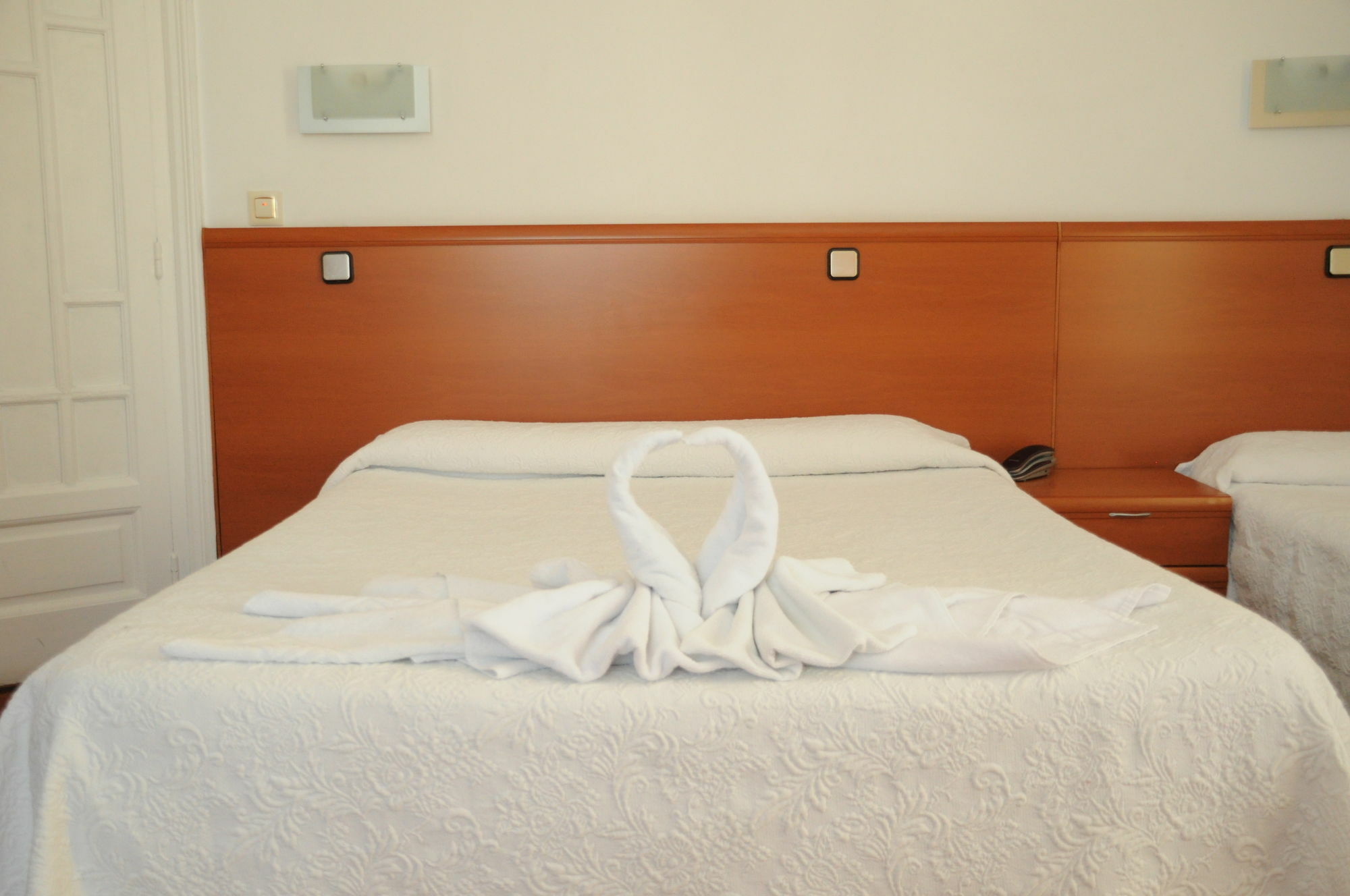 Hostal Luis XV Мадрид Экстерьер фото